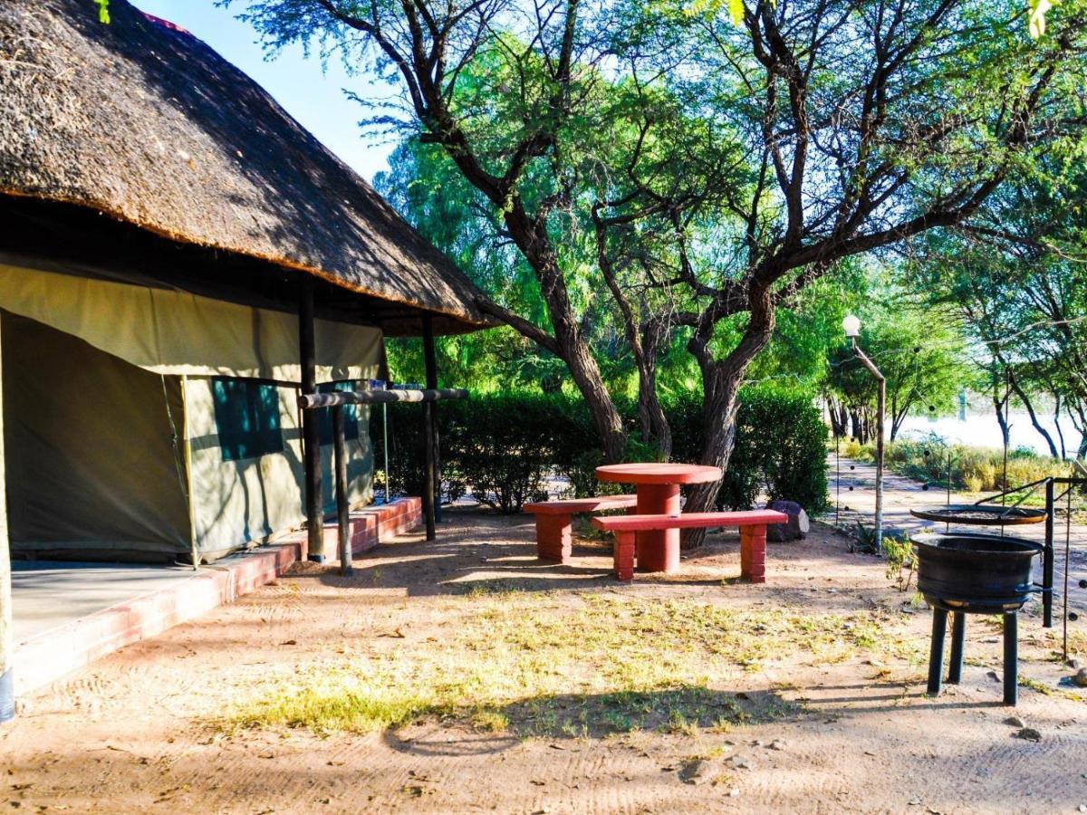 Die Dam - Transkalahari End Resort Gobabis Exteriör bild
